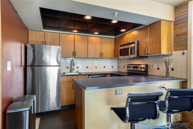 Property photo for 905 Cherry Street #102, Seattle photo 3