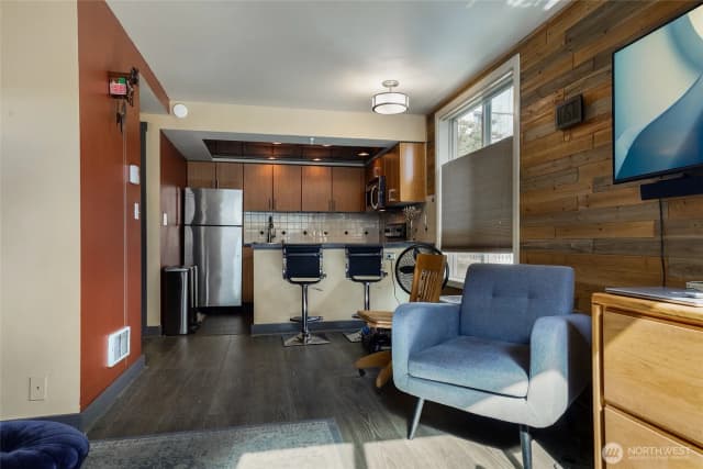 Property photo for 905 Cherry Street #102, Seattle photo 2