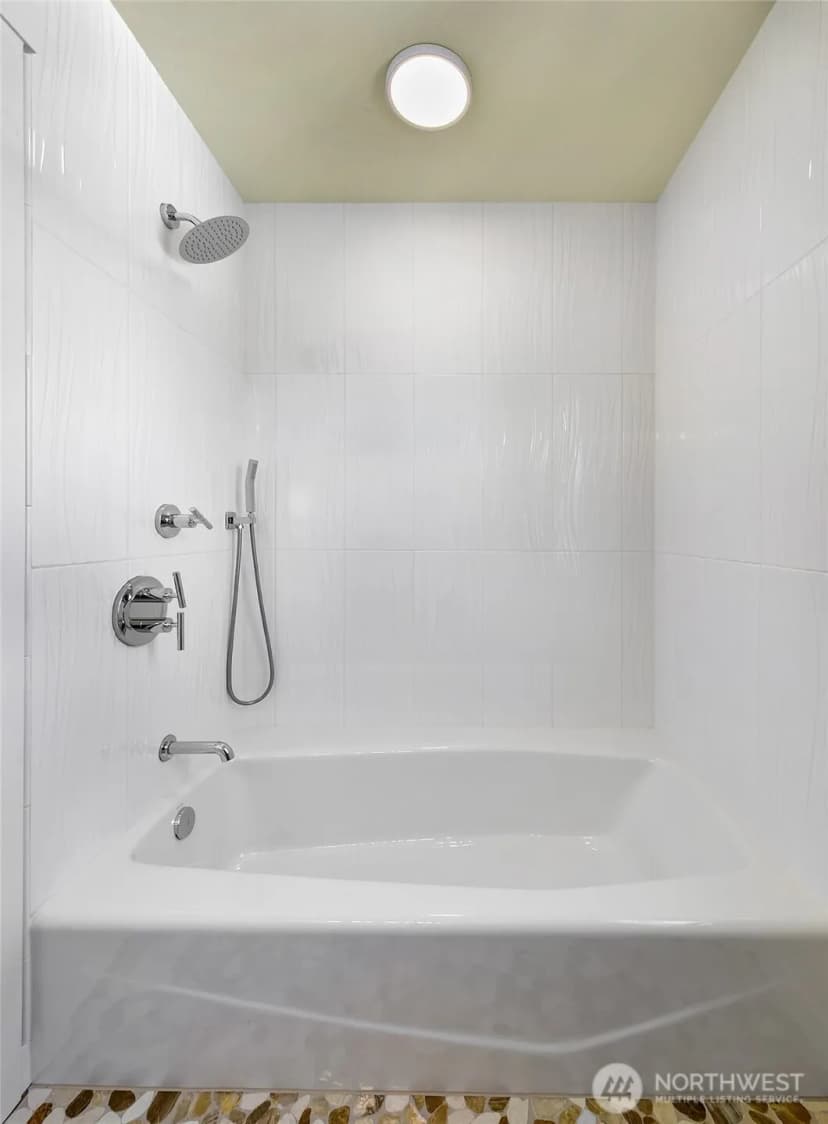 Property photo for 330 Ne Elk Place, Seattle photo 21