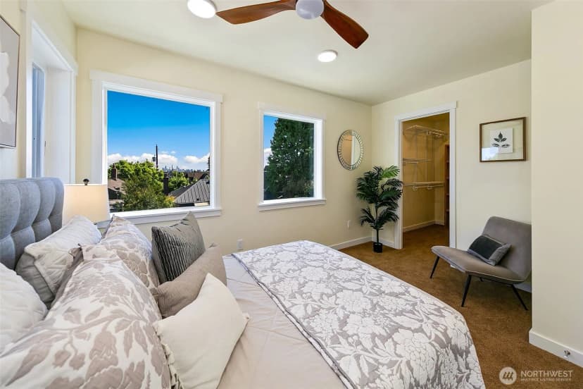 Property photo for 330 Ne Elk Place, Seattle photo 19