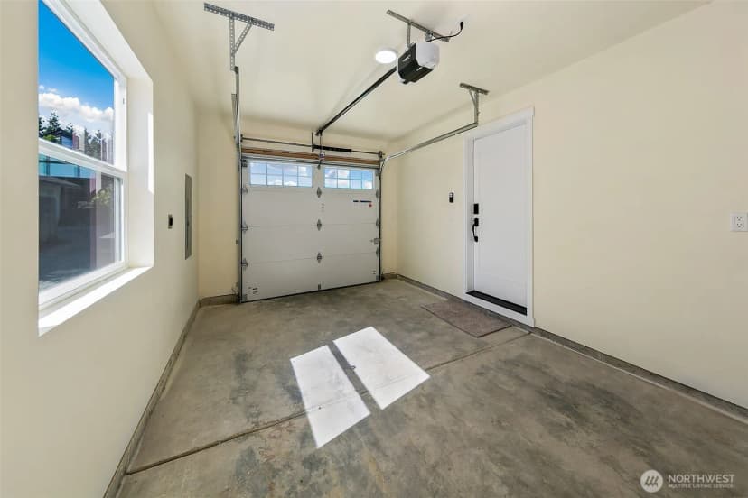 Property photo for 330 Ne Elk Place, Seattle photo 23
