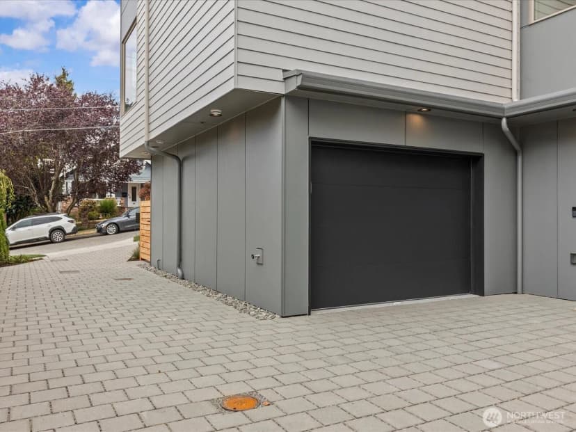 Property photo for 307 Nw 52nd Street, Seattle photo 33