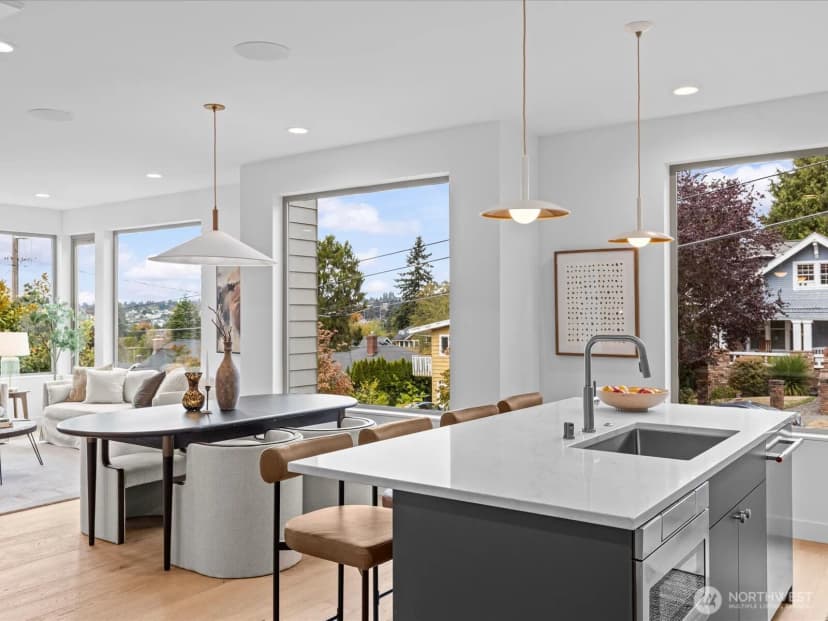 Property photo for 307 Nw 52nd Street, Seattle photo 13