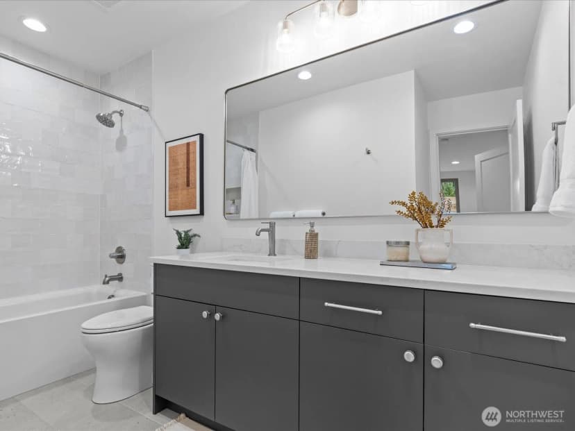 Property photo for 307 Nw 52nd Street, Seattle photo 9