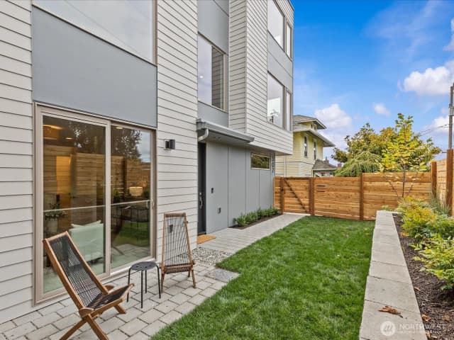 Property photo for 307 Nw 52nd Street, Seattle photo 4