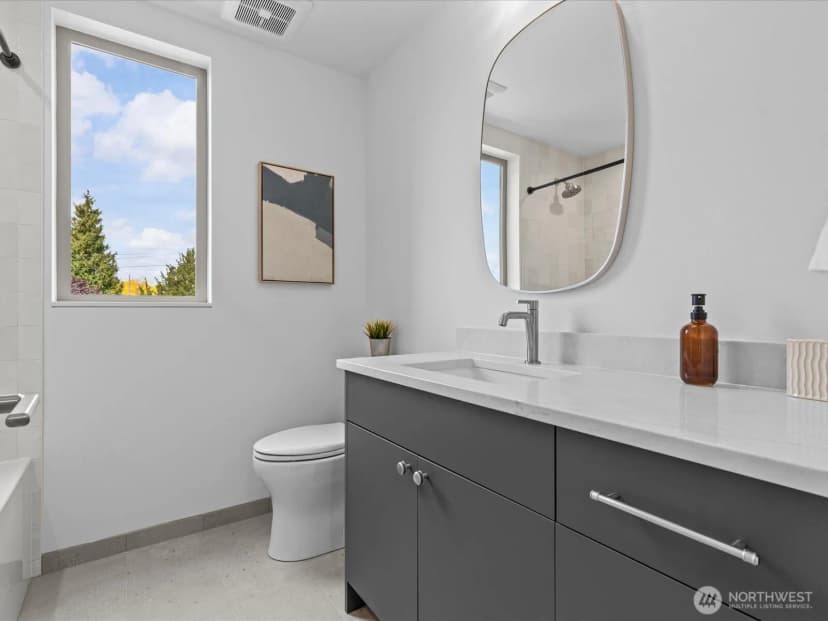 Property photo for 307 Nw 52nd Street, Seattle photo 31