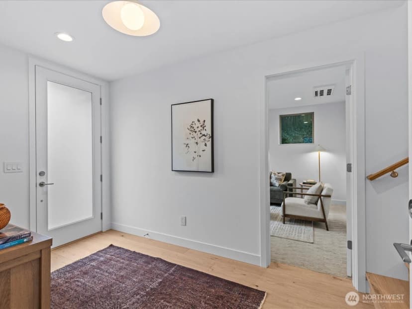 Property photo for 307 Nw 52nd Street, Seattle photo 6