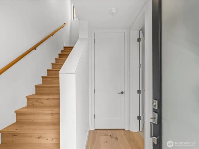 Property photo for 307 B Nw 52nd Street, Seattle photo 5