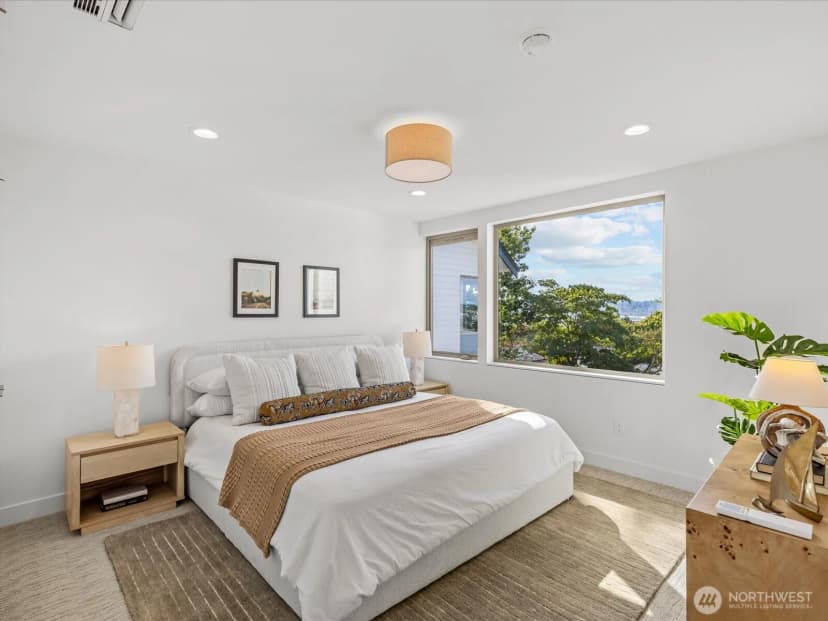 Property photo for 307 B Nw 52nd Street, Seattle photo 15