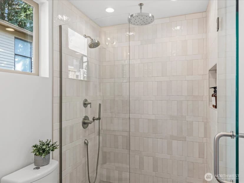Property photo for 307 B Nw 52nd Street, Seattle photo 18