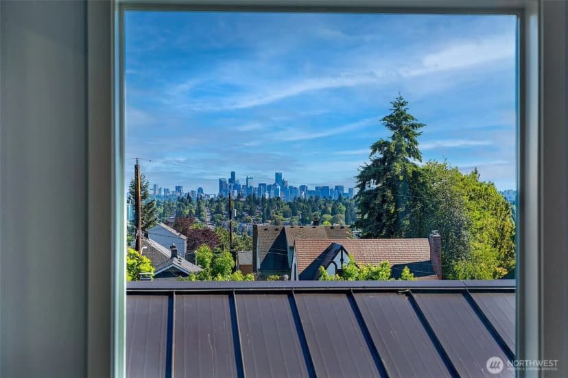 Property photo for 332 Ne Elk Place, Seattle photo 14