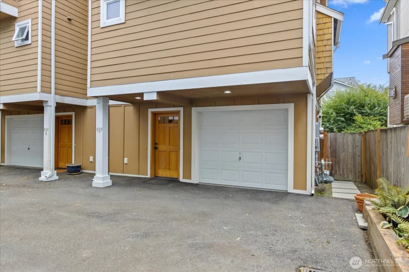 Property photo for 809 Nw 53rd Street #b, Seattle photo 2