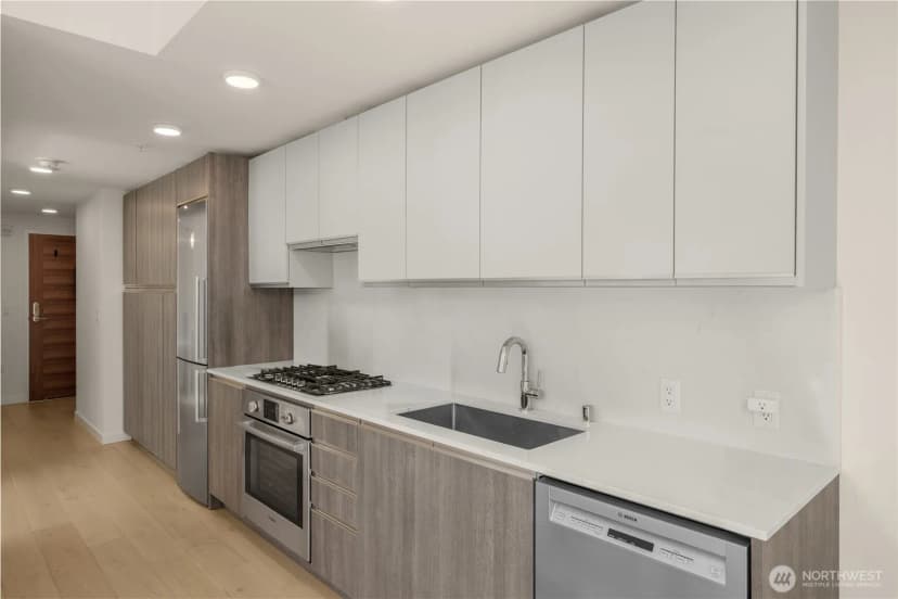 Property photo for 800 Columbia St #808, Seattle photo 6