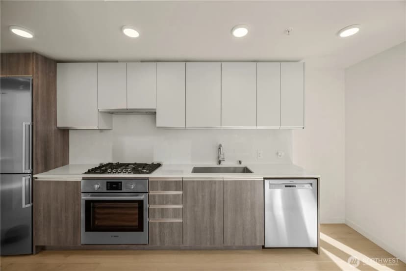 Property photo for 800 Columbia St #808, Seattle photo 5