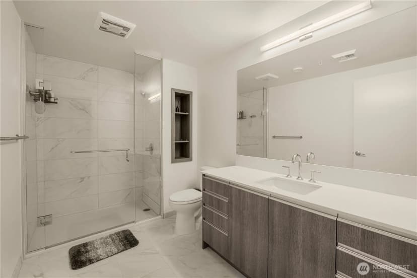 Property photo for 800 Columbia St #808, Seattle photo 10