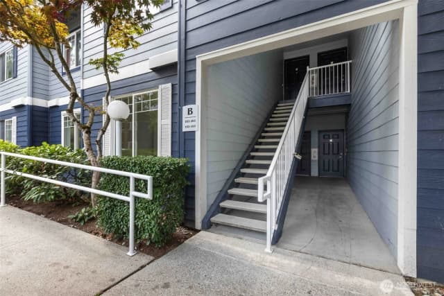 Property photo for 10825 Se 200th Street #b102, Kent photo 2