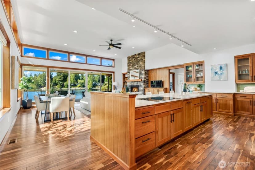Property photo for 15924 E Shore Drive, Lynnwood photo 8