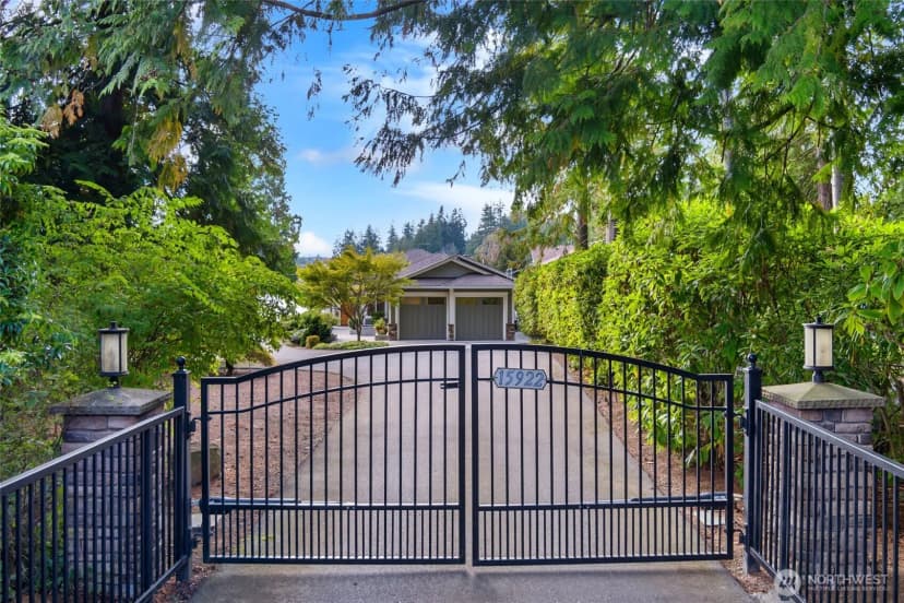 Property photo for 15924 E Shore Drive, Lynnwood photo 4