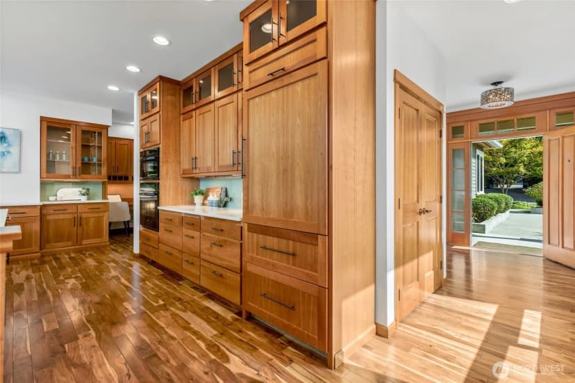 Property photo for 15924 E Shore Drive, Lynnwood photo 13