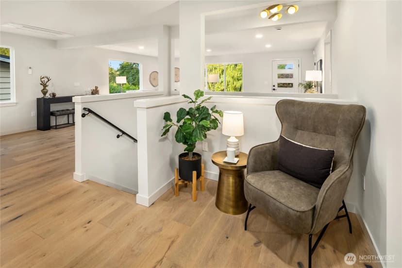 Property photo for 10045 Ne 38th Ave #a, Seattle photo 17