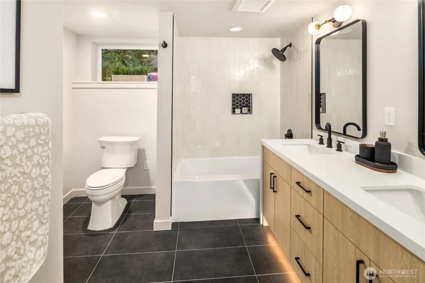 Property photo for 10045 Ne 38th Ave #a, Seattle photo 28