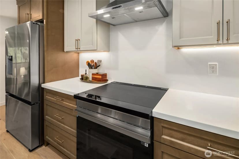 Property photo for 10045 Ne 38th Ave #a, Seattle photo 16