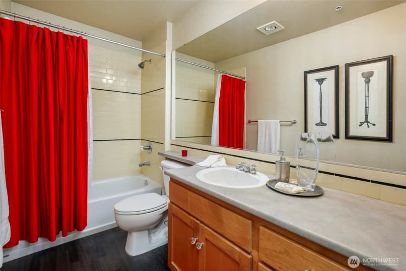 Property photo for 1909 10th Avenue W #201, Seattle photo 17