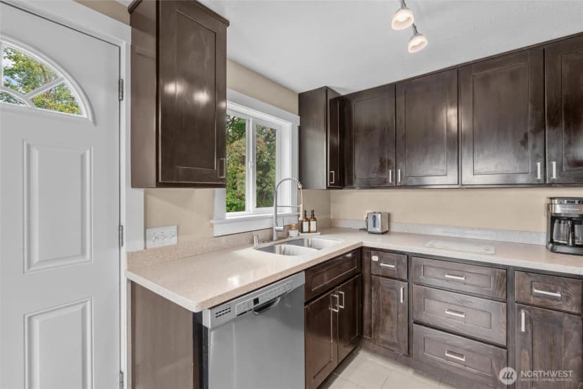 Property photo for 10808 53rd Avenue S, Seattle photo 4