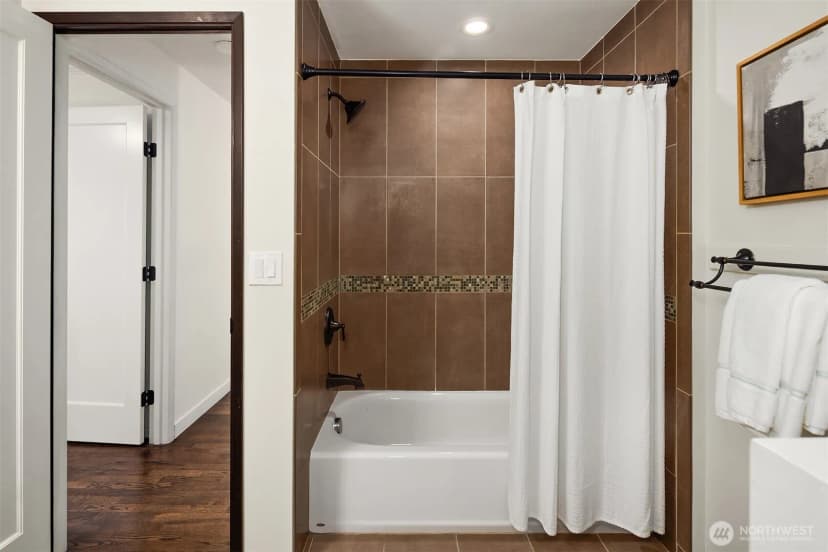 Property photo for 4057 96th Avenue Se, Mercer Island photo 22