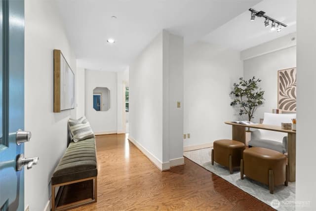 Property photo for 7800 Se 27th Street #206, Mercer Island photo 2
