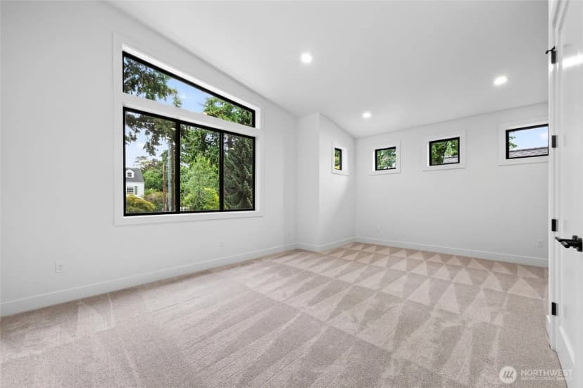 Property photo for 719 95th Avenue Ne, Bellevue photo 22