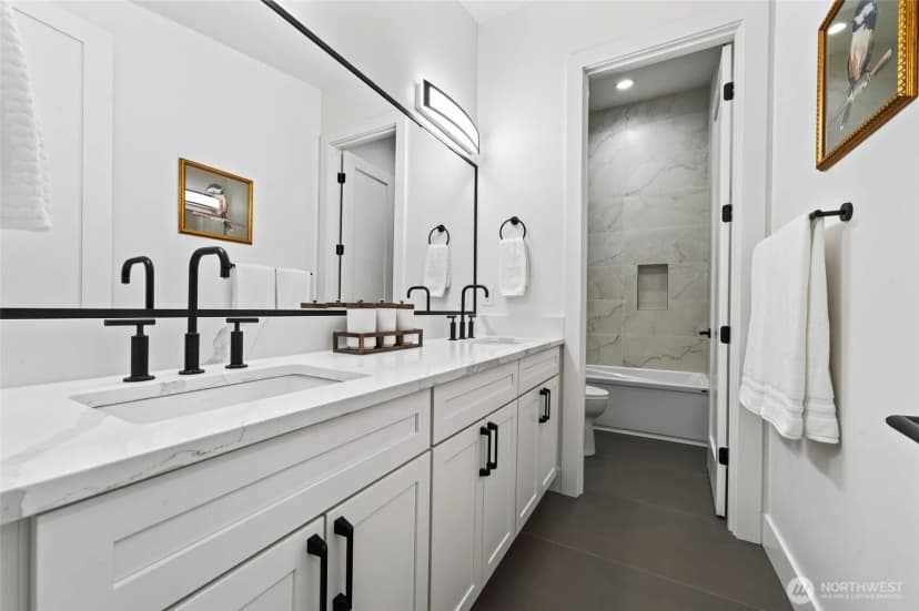 Property photo for 719 95th Avenue Ne, Bellevue photo 25