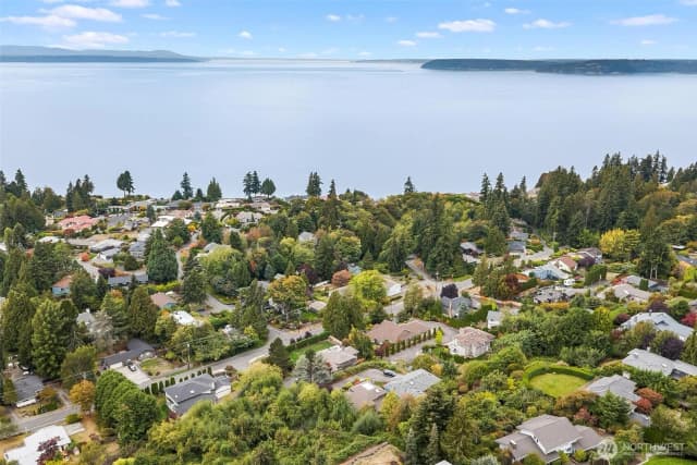 Property photo for 17105 76th Avenue W, Edmonds photo 4