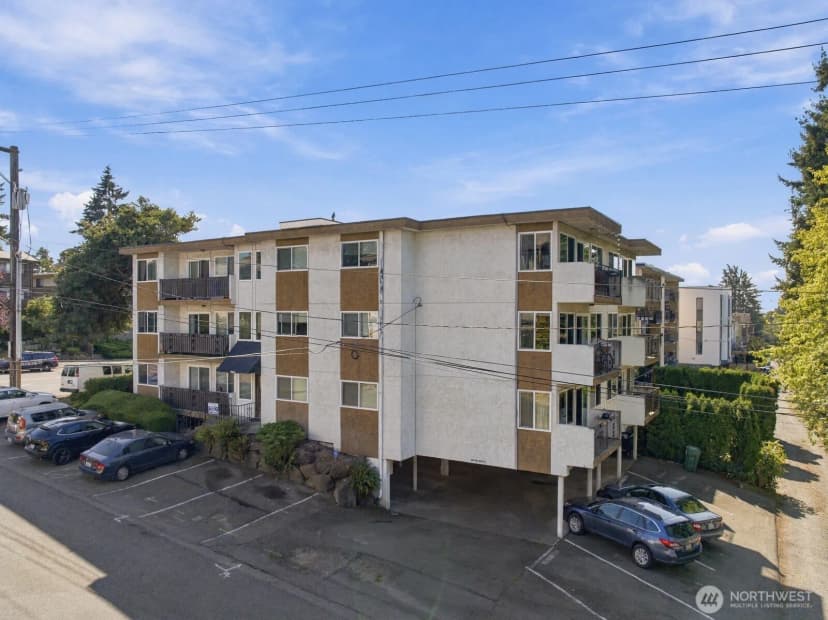 Property photo for 11255 Greenwood Avenue N, Seattle photo 7