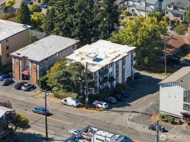 Property photo for 11255 Greenwood Avenue N, Seattle photo 3