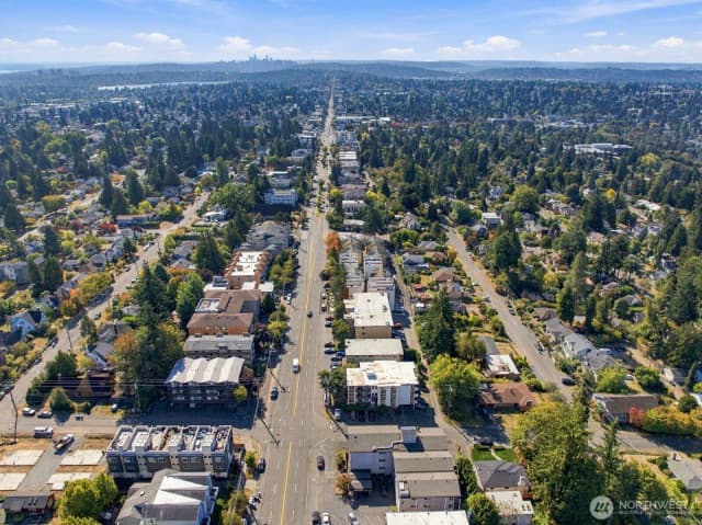Property photo for 11255 Greenwood Avenue N, Seattle photo 5