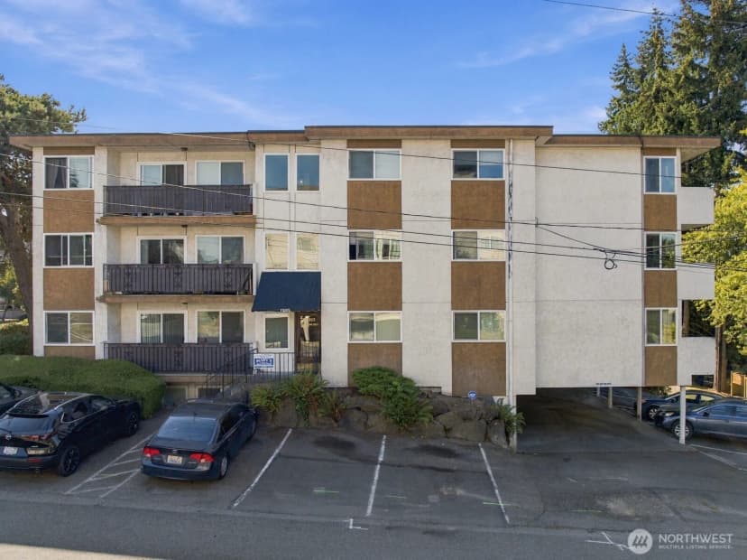 Property photo for 11255 Greenwood Avenue N, Seattle photo 6