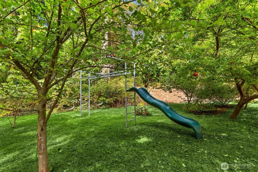 Property photo for 8453 Ferncliff Avenue Ne, Bainbridge Island photo 34