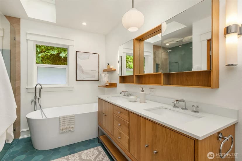 Property photo for 8453 Ferncliff Avenue Ne, Bainbridge Island photo 20