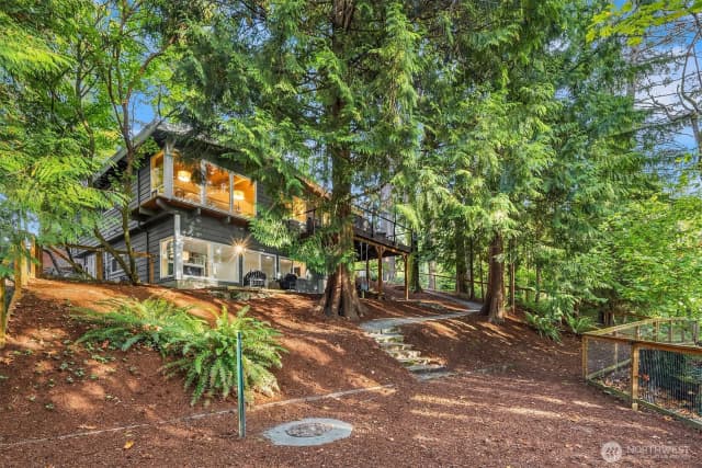Property photo for 9 Mt Pilchuck Avenue Nw, Issaquah photo 2
