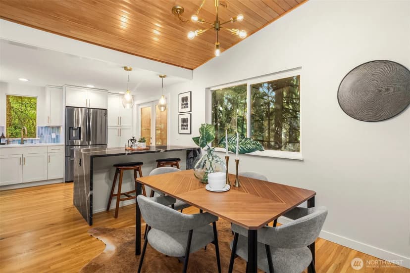 Property photo for 9 Mt Pilchuck Avenue Nw, Issaquah photo 12