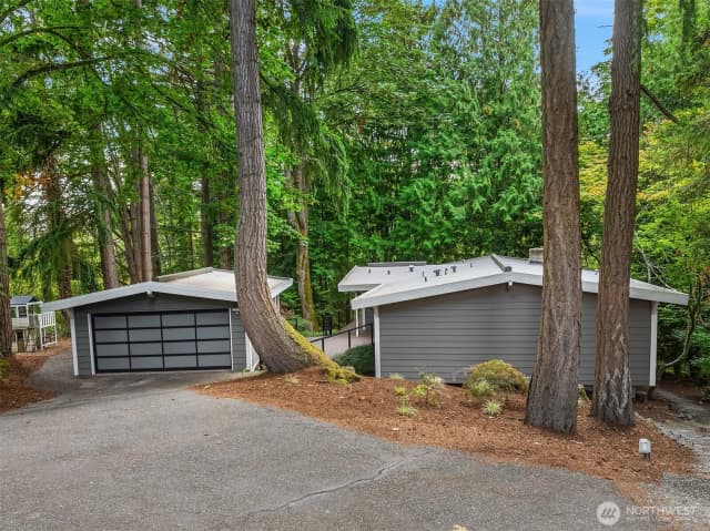 Property photo for 9 Mt Pilchuck Avenue Nw, Issaquah photo 3