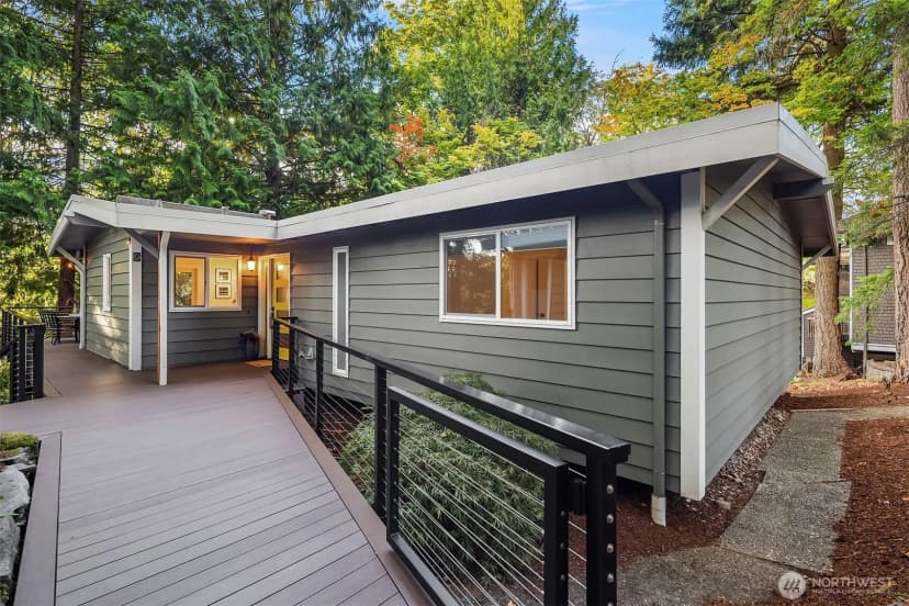 Property photo for 9 Mt Pilchuck Avenue Nw, Issaquah photo 4
