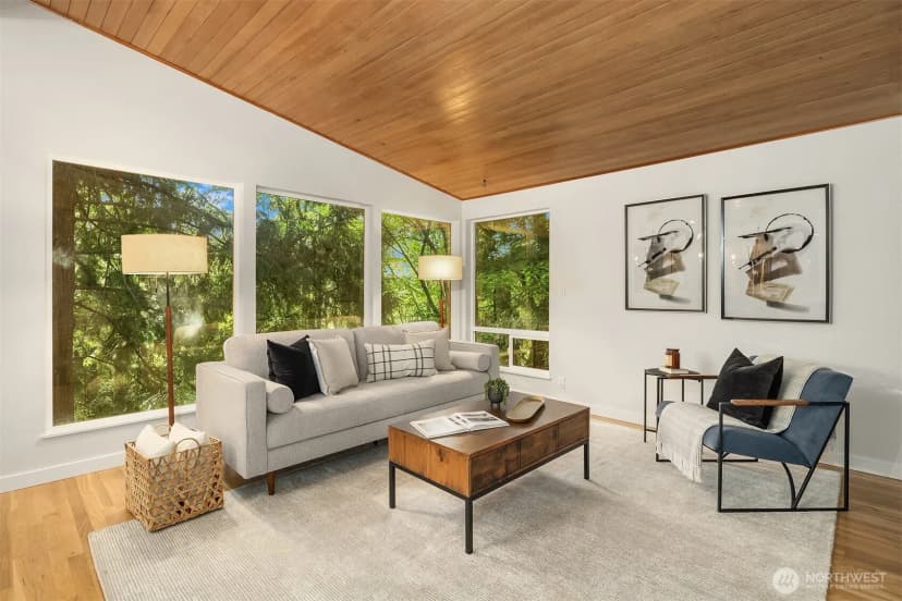 Property photo for 9 Mt Pilchuck Avenue Nw, Issaquah photo 8