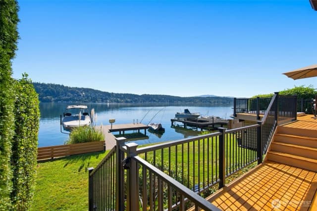 Property photo for 2002 W Lake Sammamish Parkway Ne, Redmond photo 4
