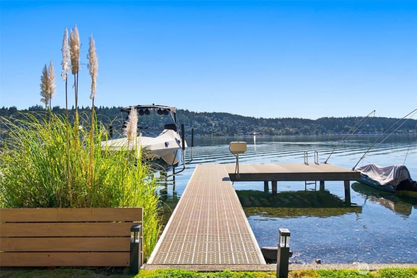 Property photo for 2002 W Lake Sammamish Parkway Ne, Redmond photo 3