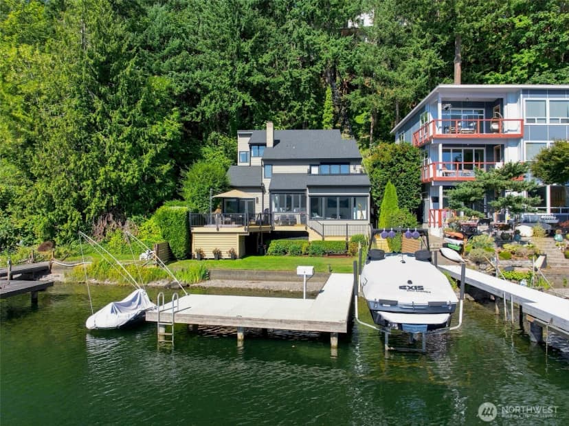 Property photo for 2002 W Lake Sammamish Parkway Ne, Redmond photo 2