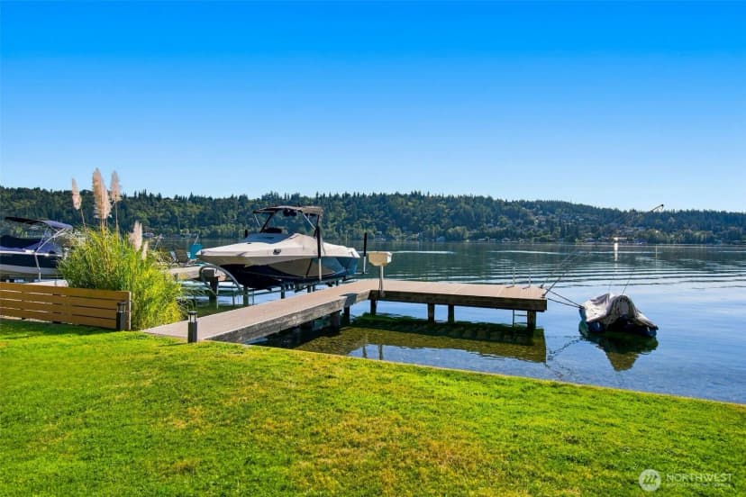 Property photo for 2002 W Lake Sammamish Parkway Ne, Redmond photo 24