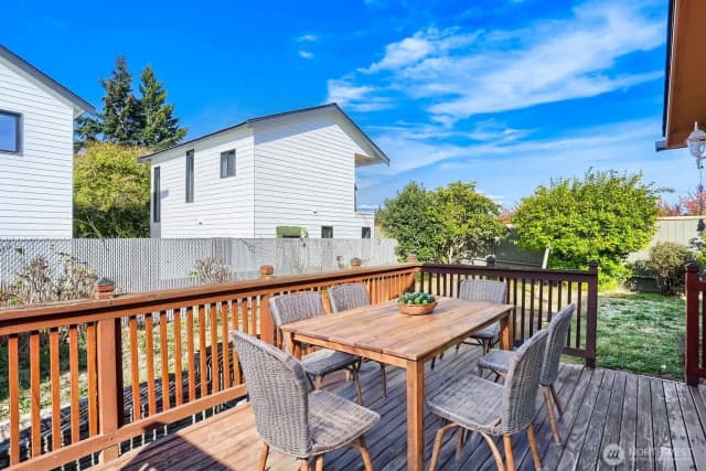 Property photo for 910 Ne 113th Street, Seattle photo 3