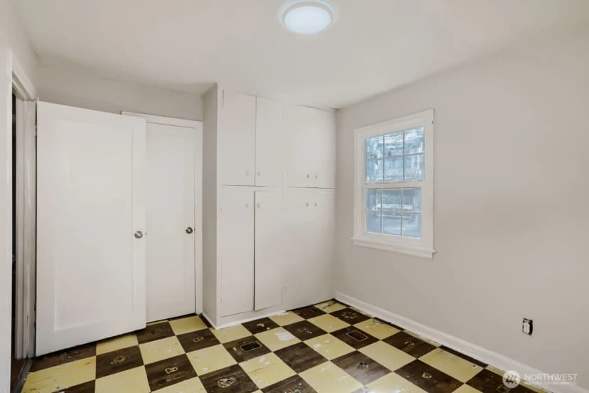 Property photo for 910 Ne 113th Street, Seattle photo 18